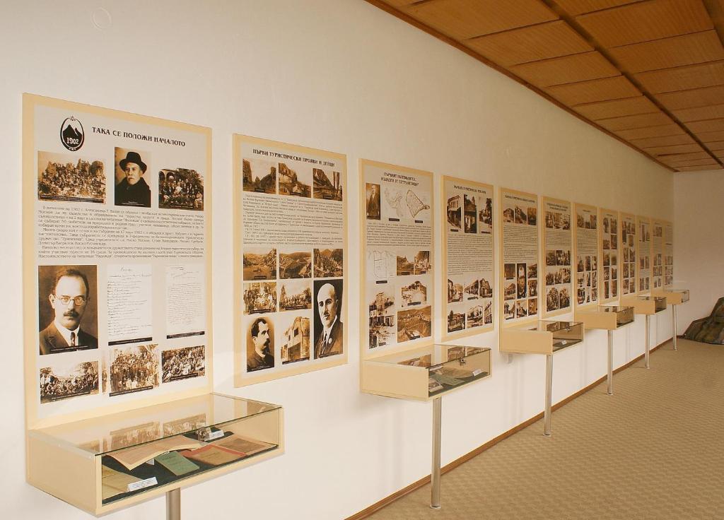 Hotel Tourist Center Momina Krepost Veliko Tărnovo Esterno foto