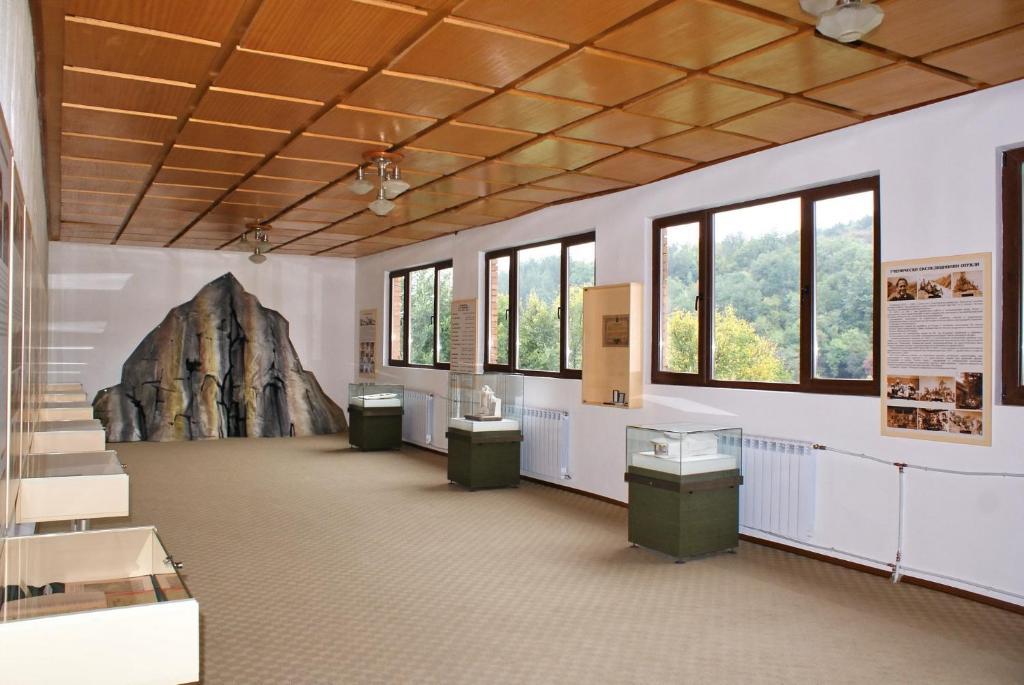 Hotel Tourist Center Momina Krepost Veliko Tărnovo Esterno foto
